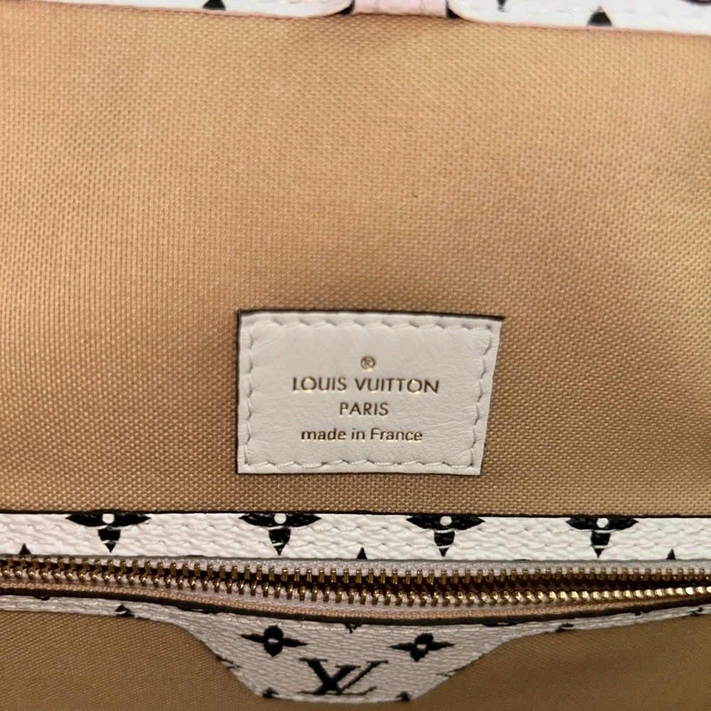 Louis Vuitton Guaranteed Authentic Monogram Giant Neverful MM Khaki and Beige - Picture 11 of 16